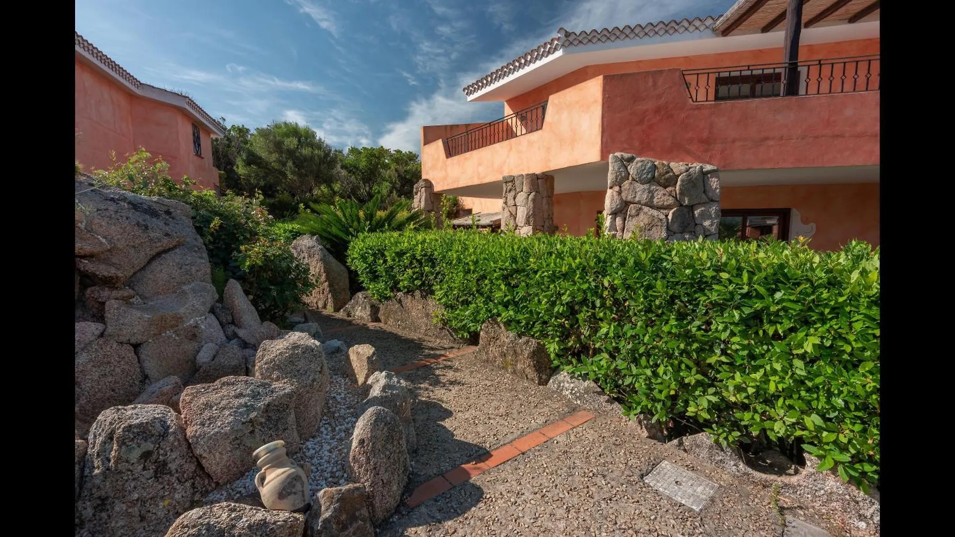 Tranquil Palau Green Village 1 Bedroom Apartment B4P-Premier Sleeps 4 Persons