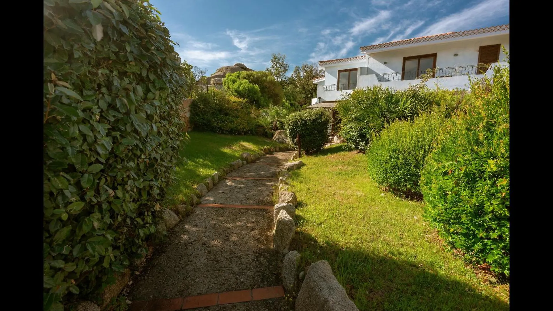 Tranquil Palau Green Village 1 Bedroom Apartment B4P-Premier Sleeps 4 Persons