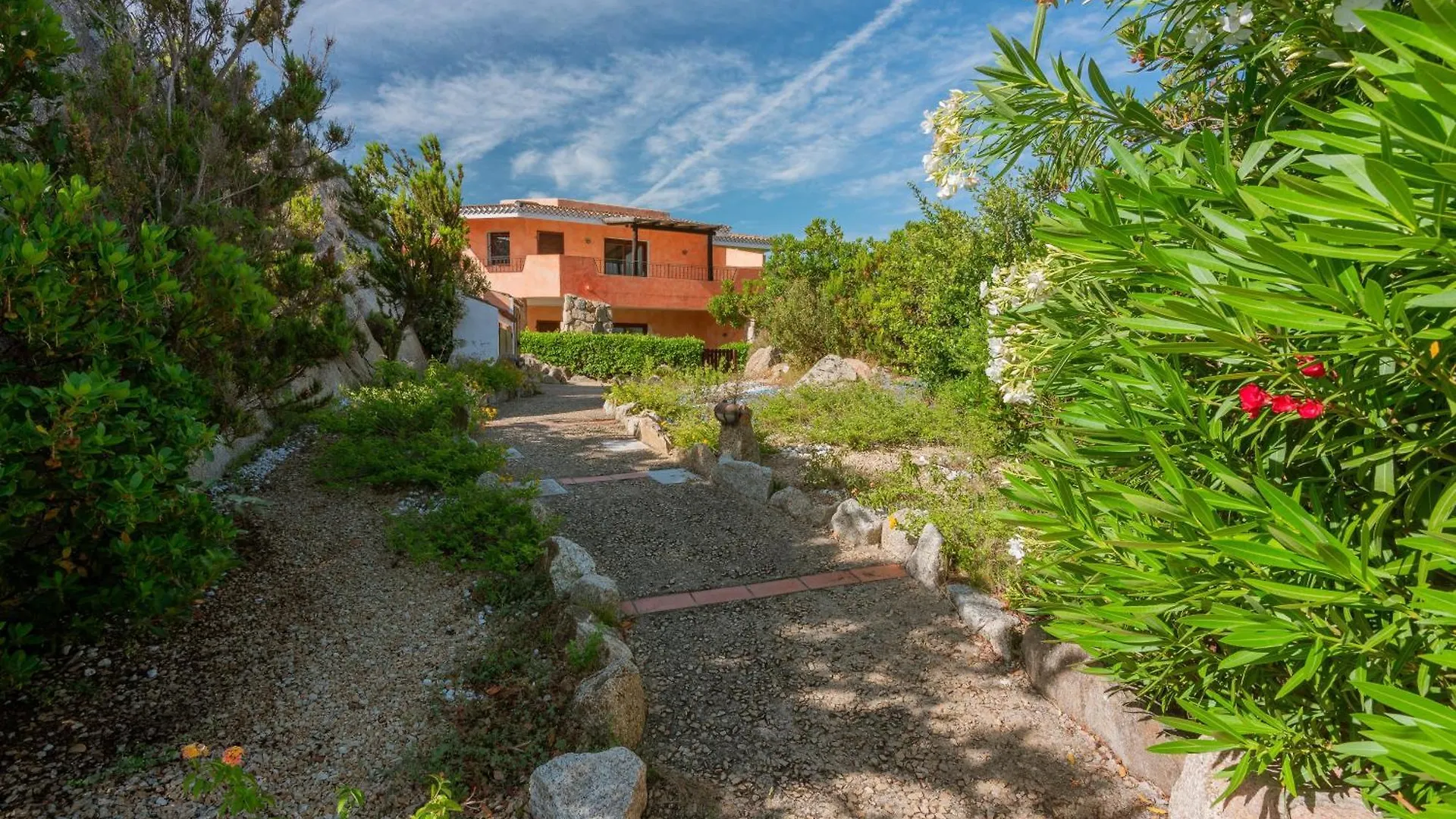 Tranquil Palau Green Village 1 Bedroom Apartment B4P-Premier Sleeps 4 Persons
