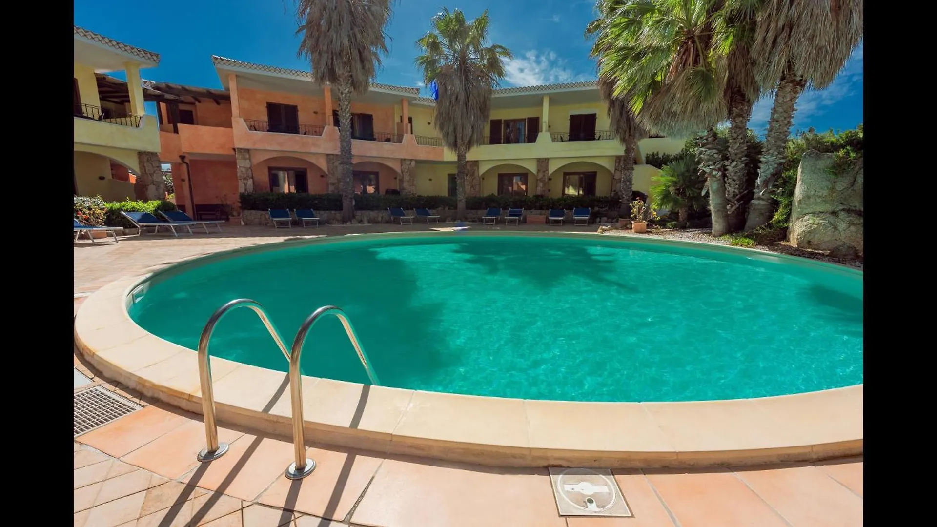 Tranquil Palau Green Village 1 Bedroom Apartment B4P-Premier Sleeps 4 Persons
